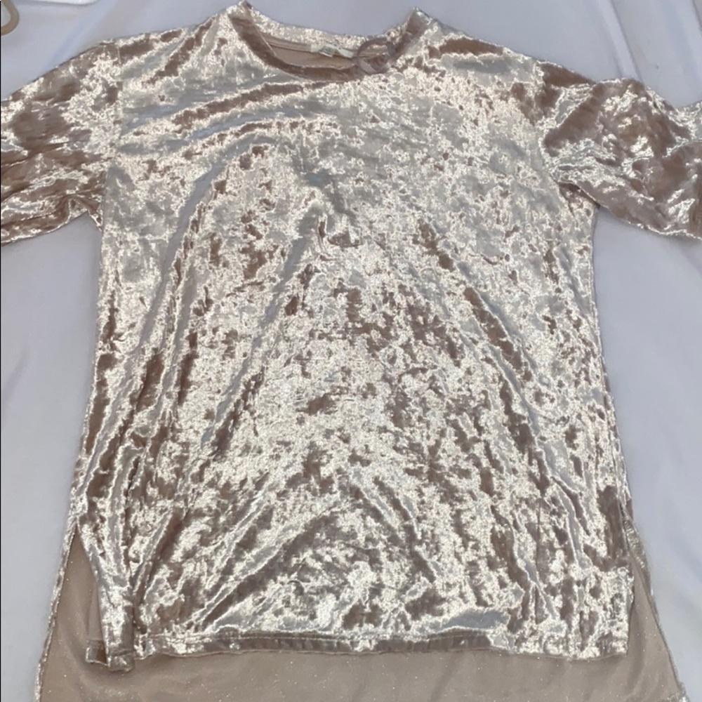4/$25 Gold Velvet shirt size Small